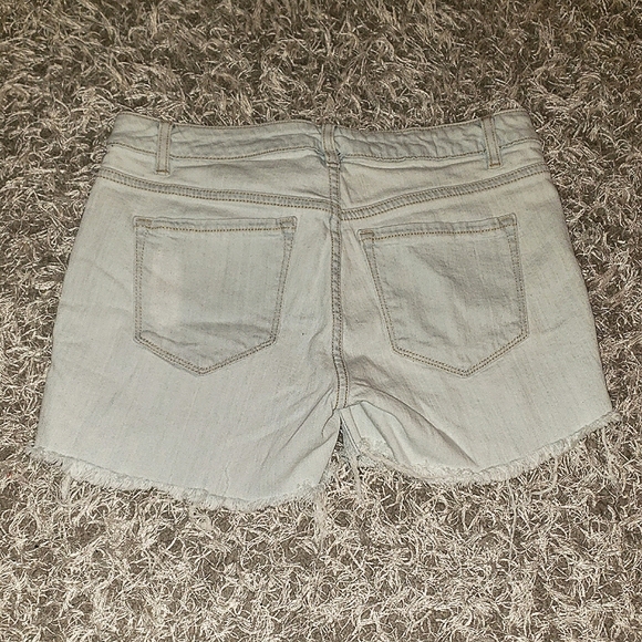 Refuge Denim Shorts, Size 8 - Picture 2 of 4